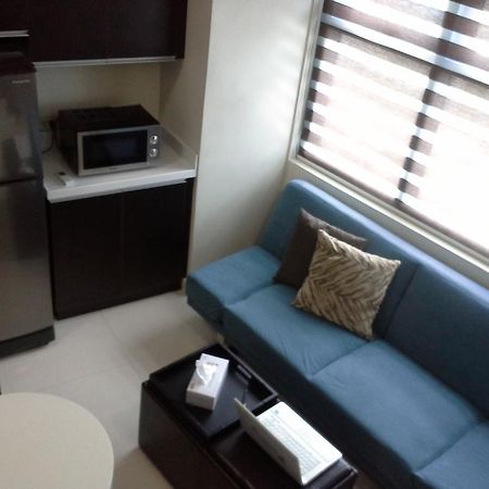 Appartamento Eton Parkview Makati City Esterno foto