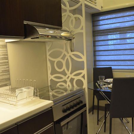 Appartamento Eton Parkview Makati City Esterno foto