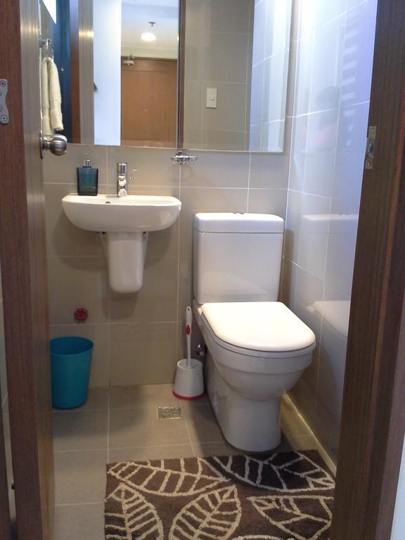 Appartamento Eton Parkview Makati City Esterno foto