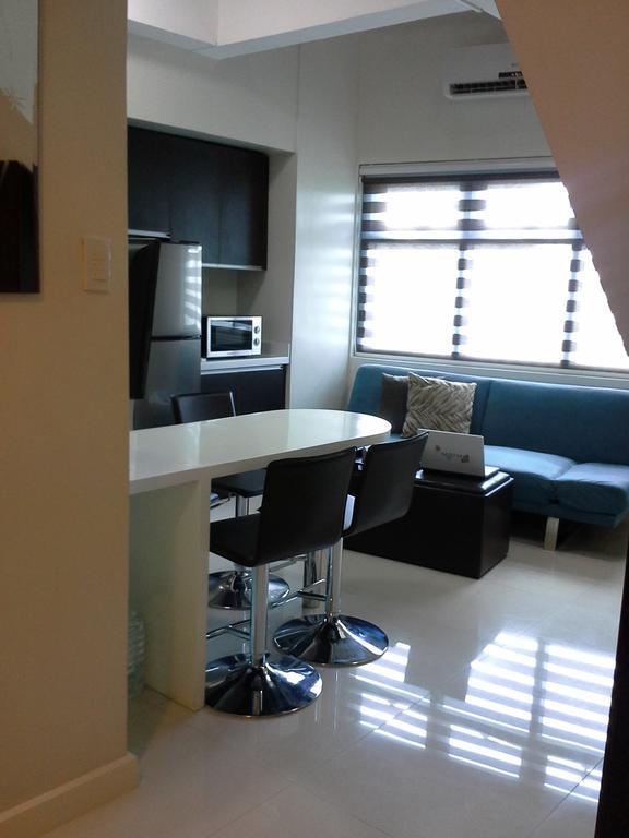 Appartamento Eton Parkview Makati City Esterno foto