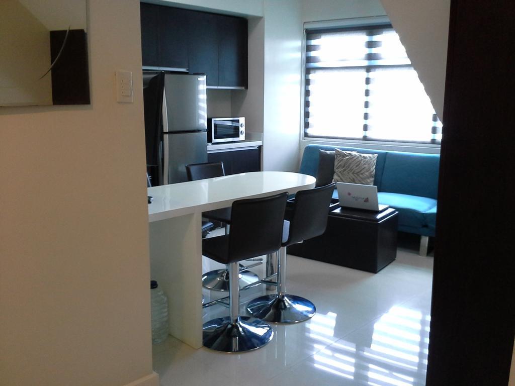 Appartamento Eton Parkview Makati City Esterno foto