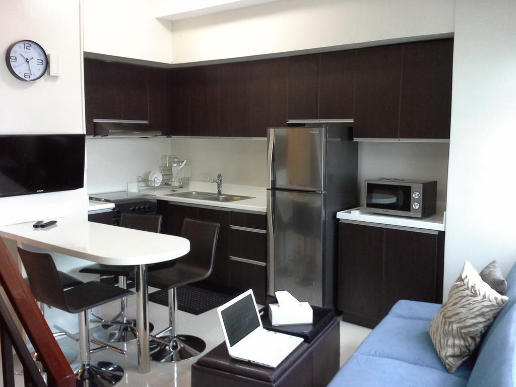 Appartamento Eton Parkview Makati City Esterno foto