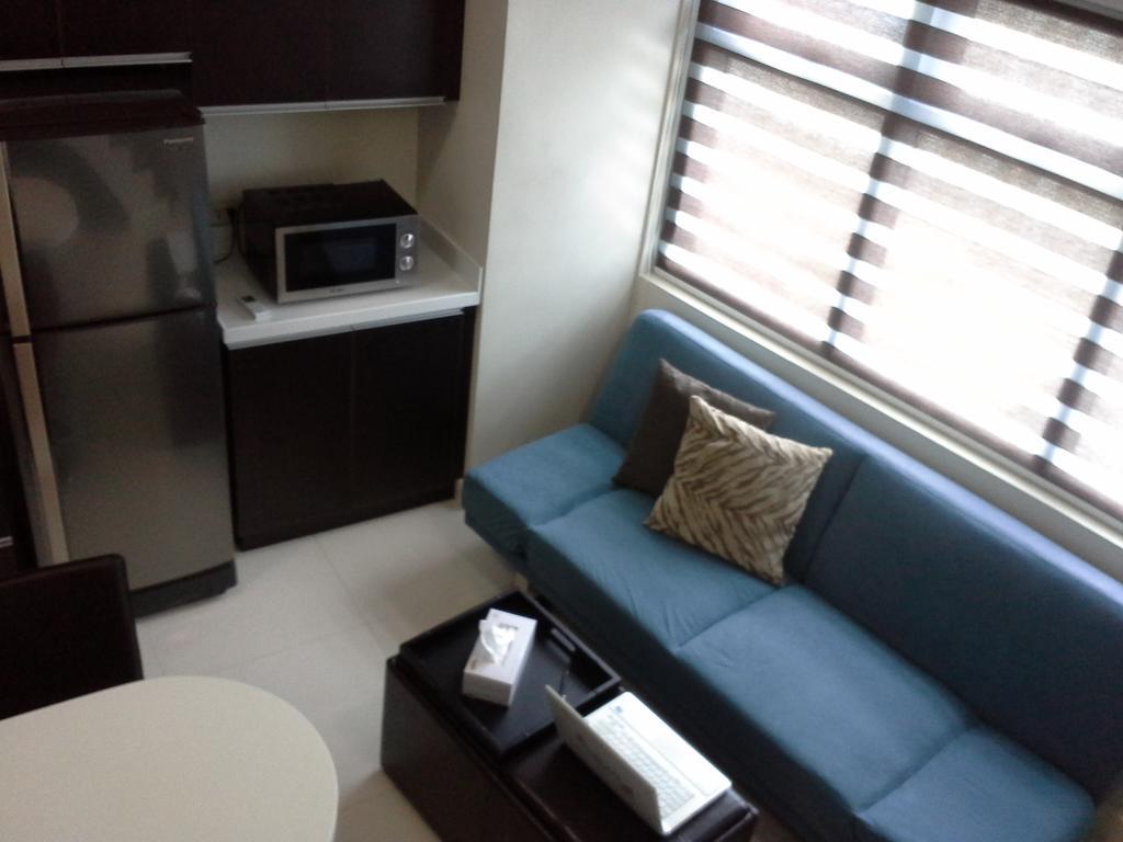 Appartamento Eton Parkview Makati City Esterno foto