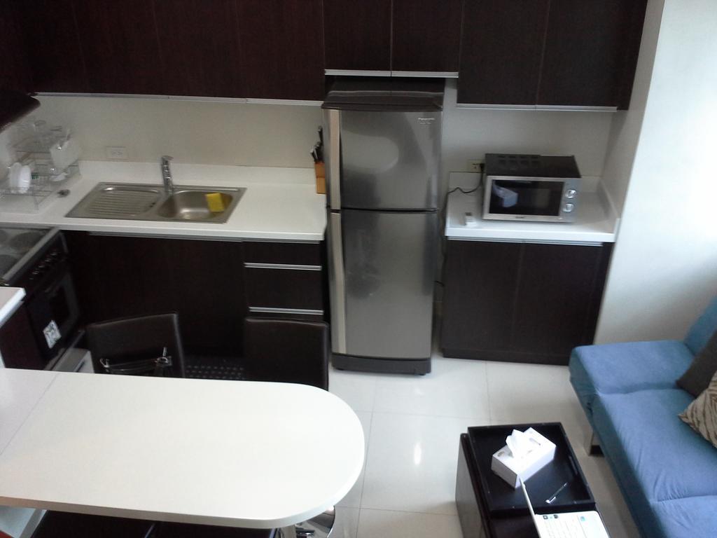 Appartamento Eton Parkview Makati City Esterno foto