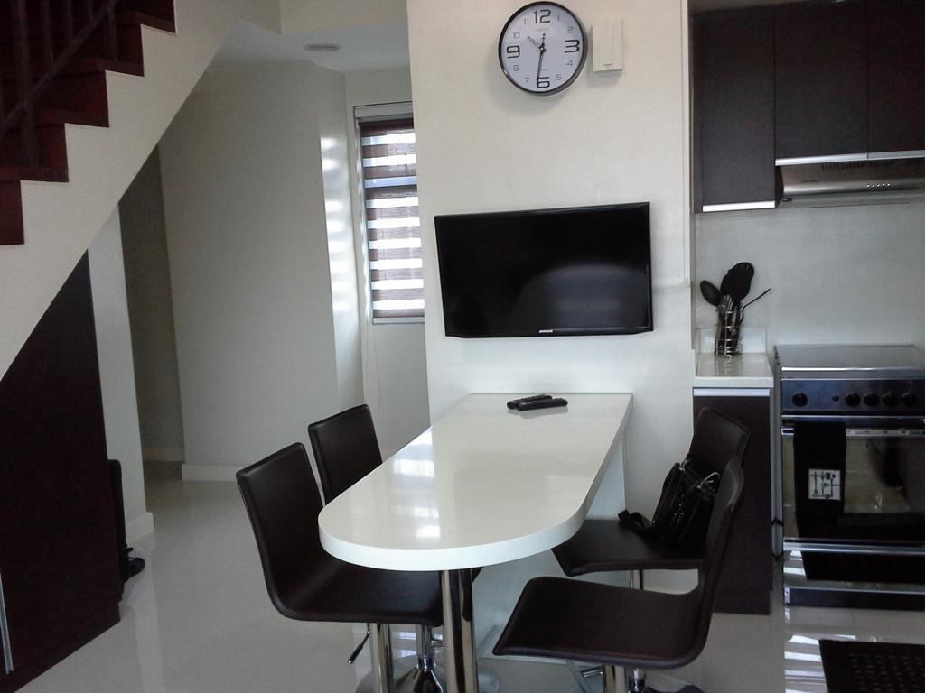 Appartamento Eton Parkview Makati City Esterno foto