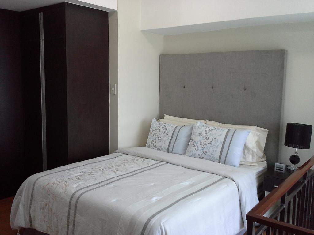 Appartamento Eton Parkview Makati City Esterno foto