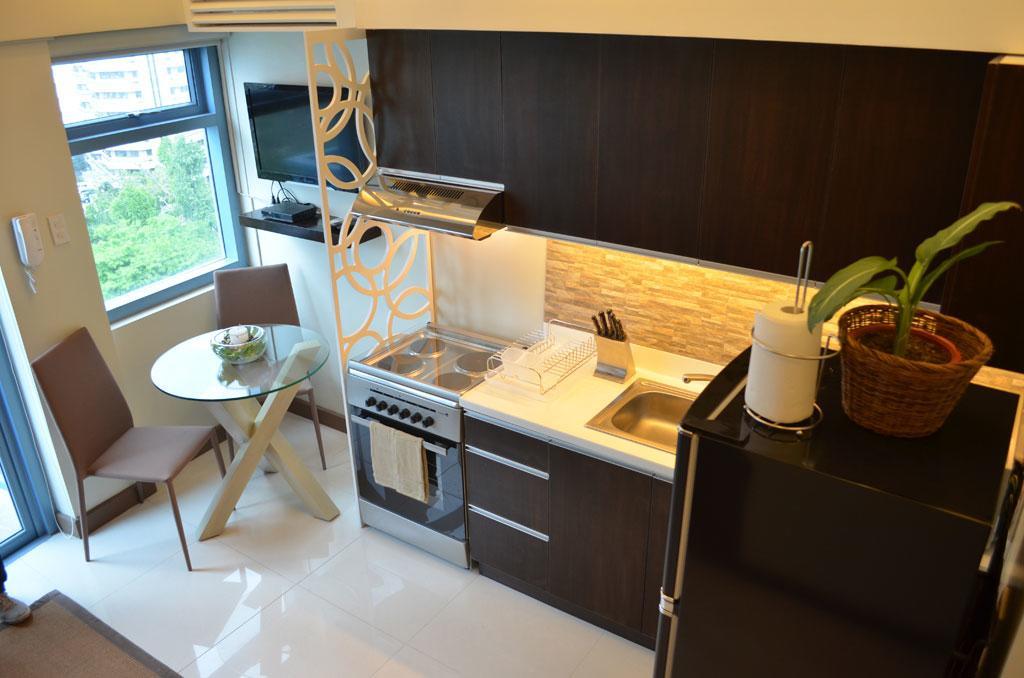 Appartamento Eton Parkview Makati City Esterno foto