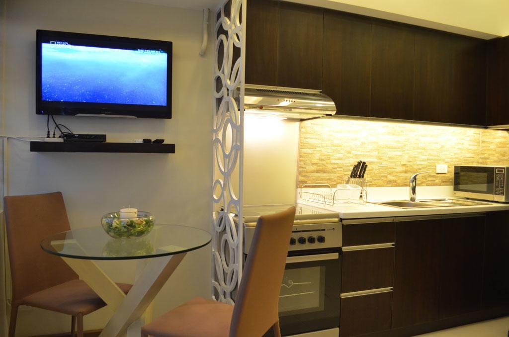 Appartamento Eton Parkview Makati City Esterno foto
