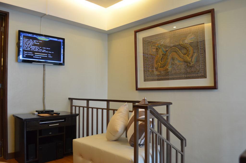 Appartamento Eton Parkview Makati City Esterno foto