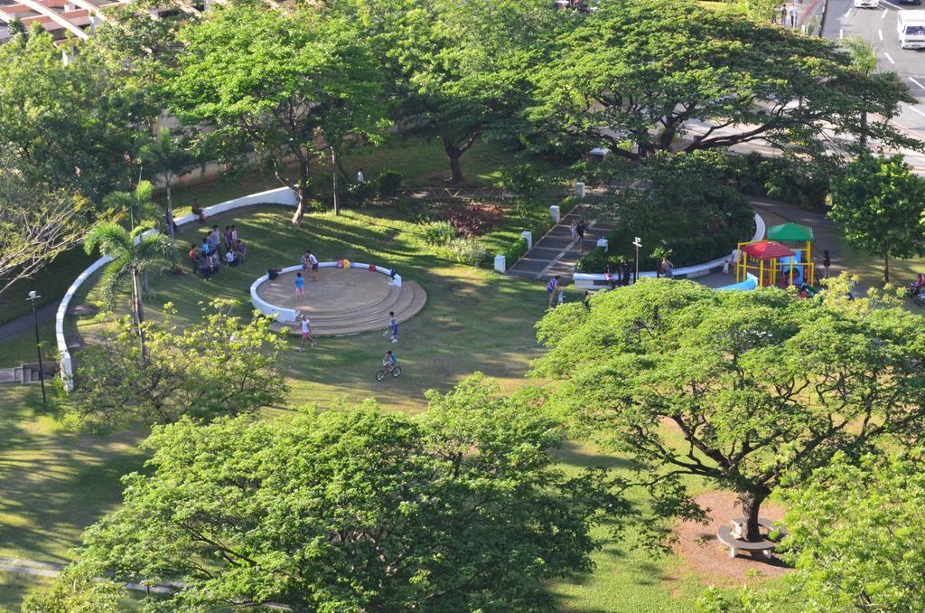 Appartamento Eton Parkview Makati City Esterno foto