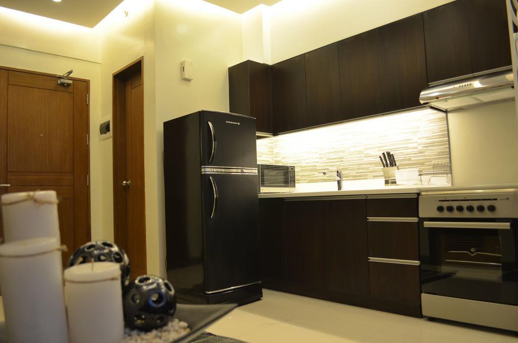 Appartamento Eton Parkview Makati City Esterno foto