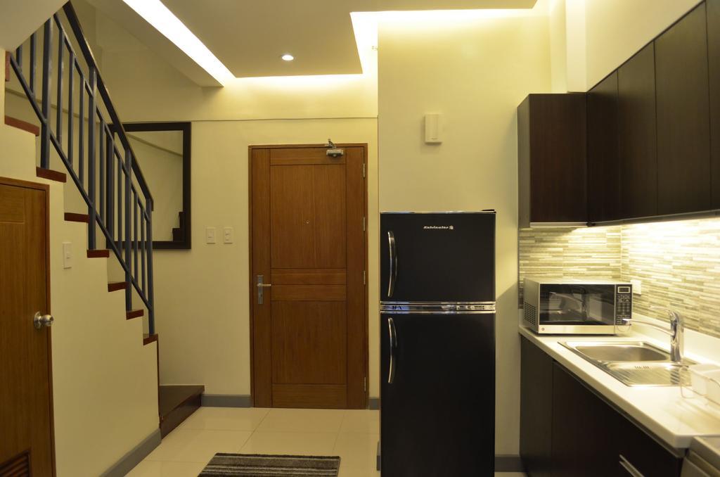Appartamento Eton Parkview Makati City Esterno foto