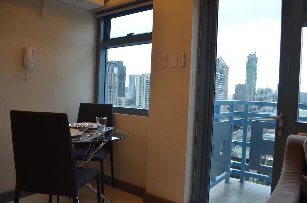Appartamento Eton Parkview Makati City Esterno foto