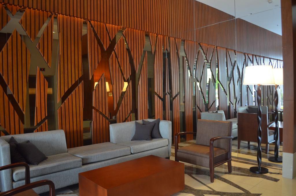 Appartamento Eton Parkview Makati City Esterno foto