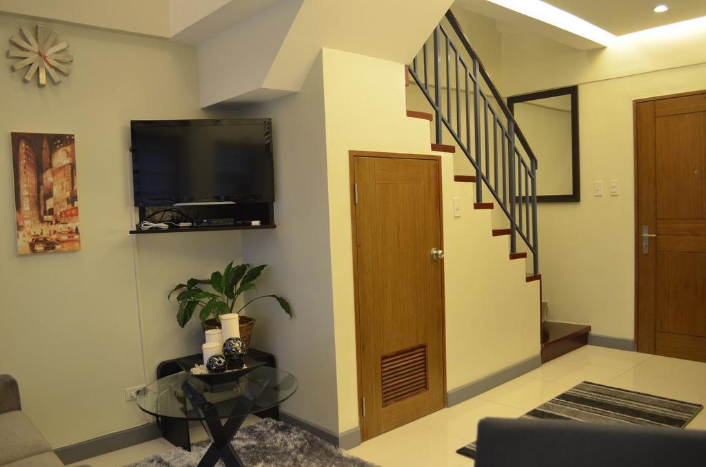 Appartamento Eton Parkview Makati City Esterno foto