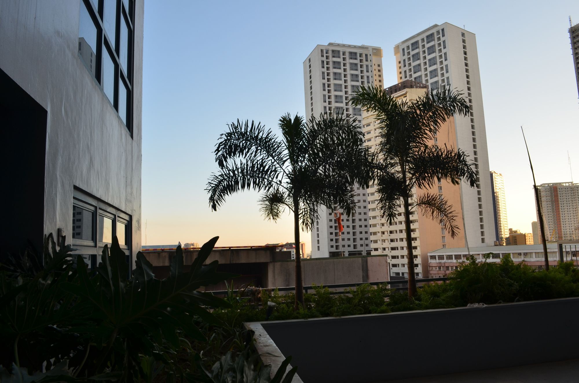 Appartamento Eton Parkview Makati City Esterno foto