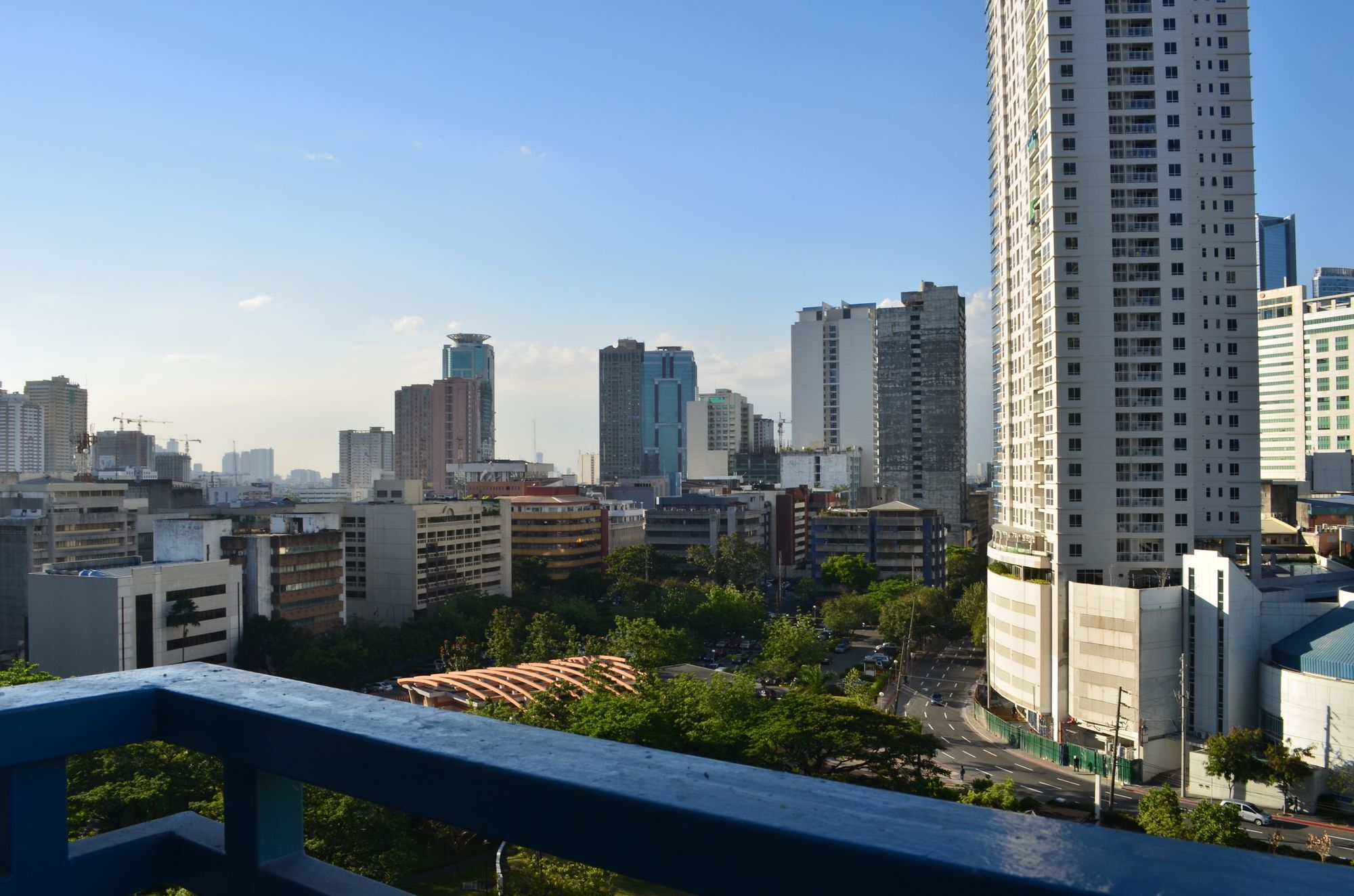 Appartamento Eton Parkview Makati City Esterno foto